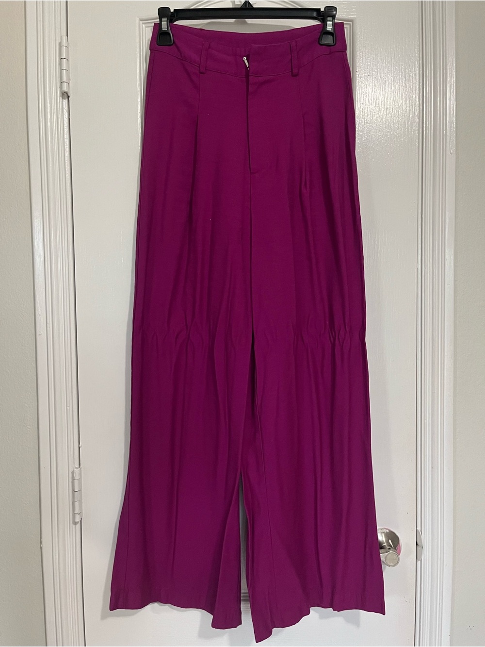 SHEIN Wide-Leg Men’s Chinos in Fuchsia